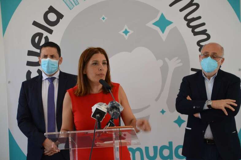 La vicealcaldesa de Telde, Carmen Hernández, durante la visita semanas atrás a la remozada Escuela Infantil de Las Remudas/TA.